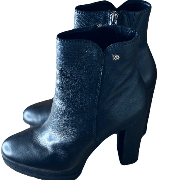 DKNY black platform lug sole ankle boots. SZ 7, 4" Heel, 0.5" platform, side zip - Picture 2 of 7